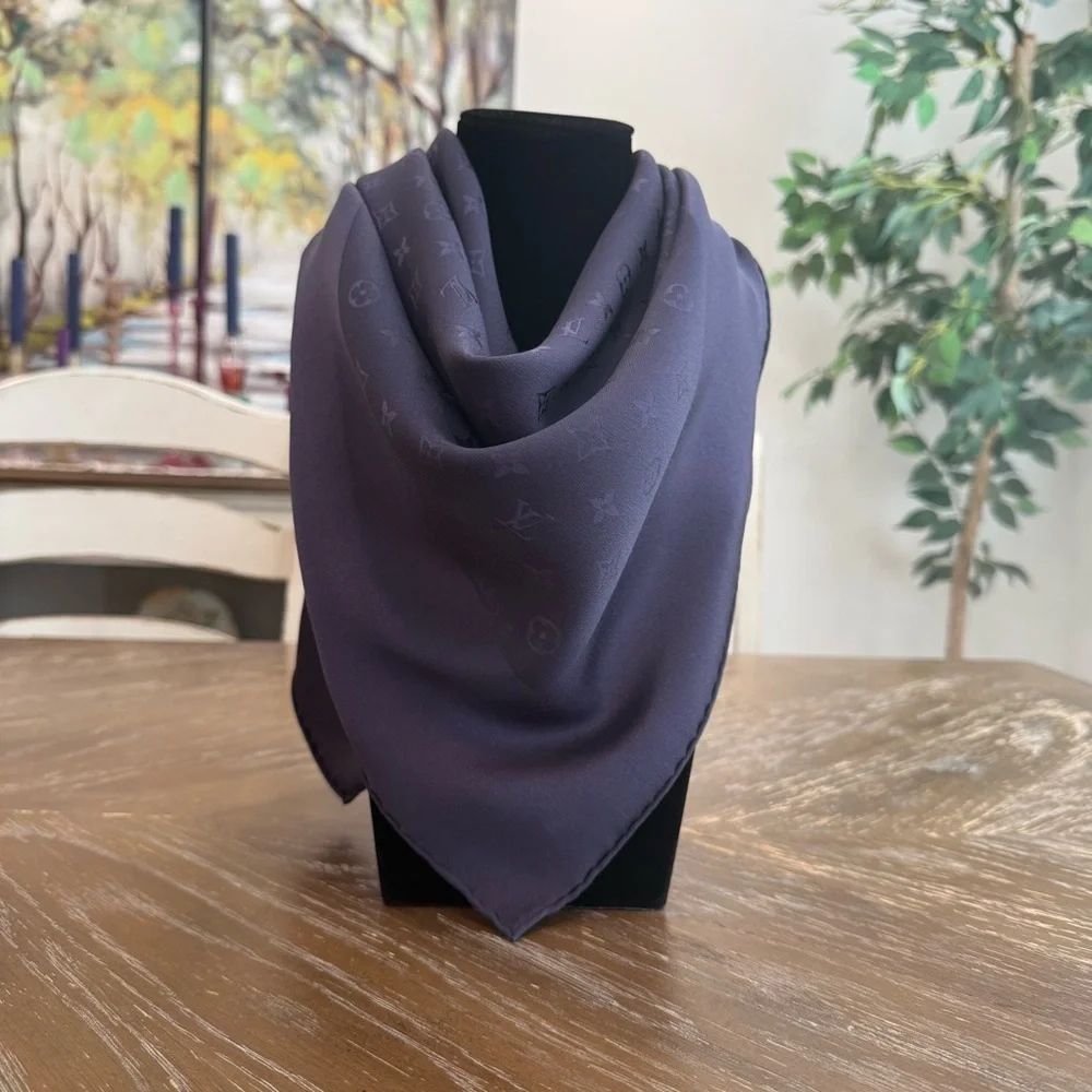 Authentic Louis Vouitton Scarf